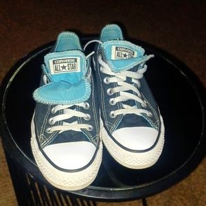 WOMANS CT CONVERSE SZ 8 DOUBLE TONGUE
